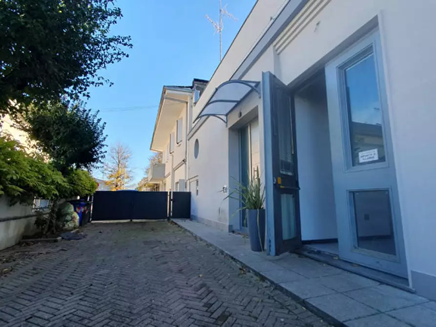 Immagine 10 di Ufficio in affitto  in VIA CAVOUR a Cavezzo