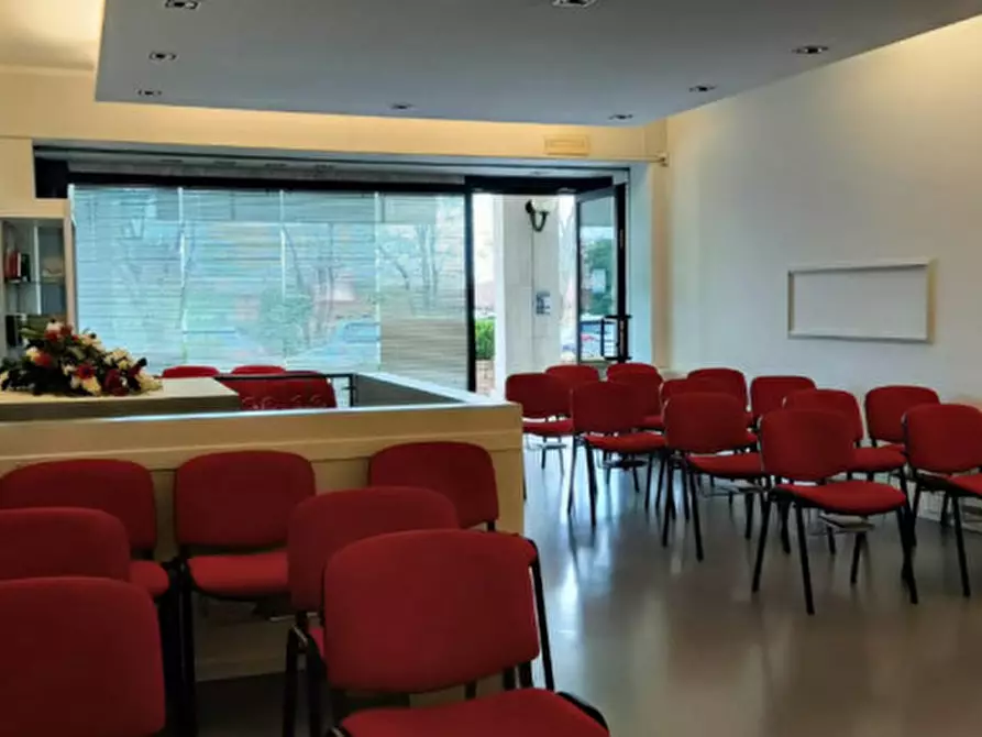 Immagine 3 di Negozio in vendita  in Via Santi Faustino e Giovita a Calcinato