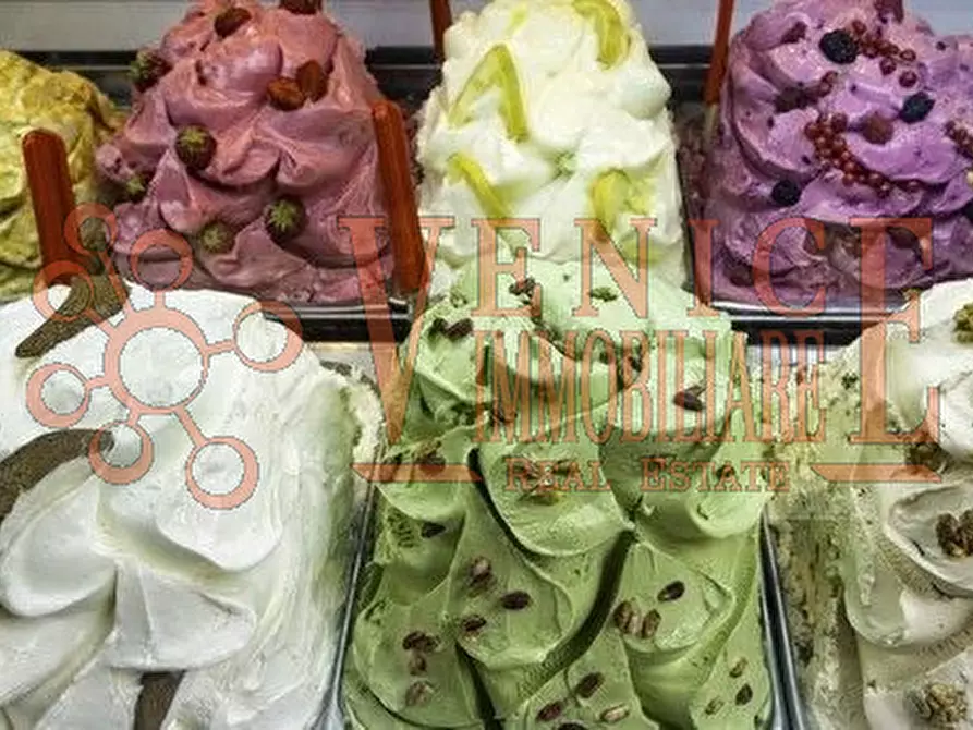 Immagine 2 di Attività commerciale in vendita  a Venezia