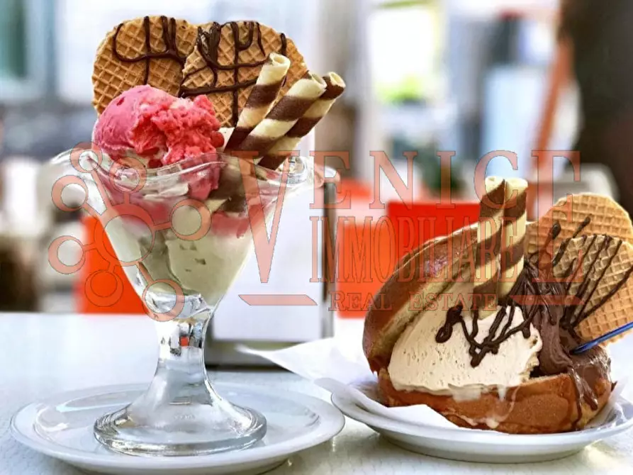 Immagine 3 di Attività commerciale in vendita  a Venezia