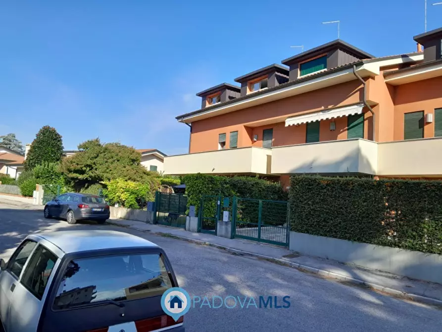 Immagine 1 di Casa quadrifamiliare in vendita  a Selvazzano Dentro