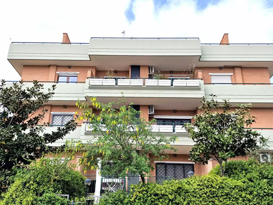 Immagine 1 di Appartamento in vendita  in via Romagnano Sesia a Roma