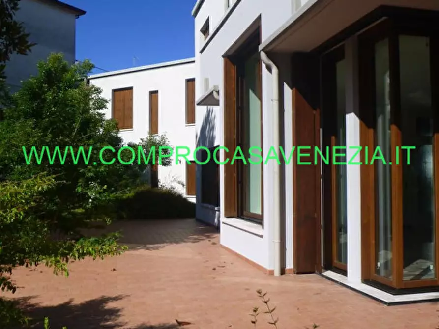 Immagine 1 di Villa in vendita  in via terraglio a Venezia