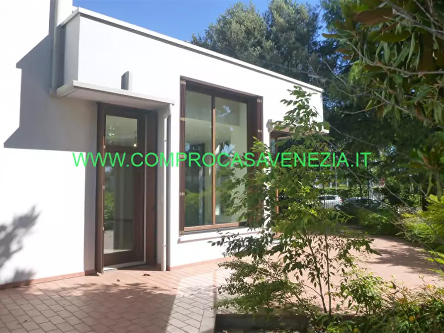 Immagine 1 di Villa in vendita  in via terraglio a Venezia