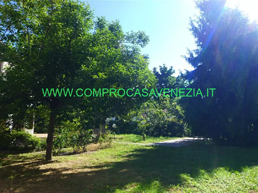 Immagine 3 di Villa in vendita  in via terraglio a Venezia