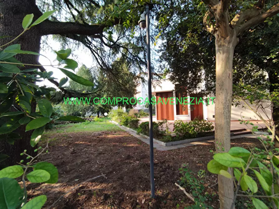 Immagine 5 di Villa in vendita  in via terraglio a Venezia