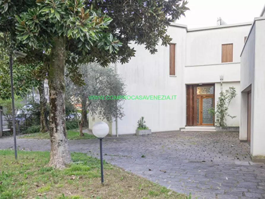 Immagine 10 di Villa in vendita  in via terraglio a Venezia