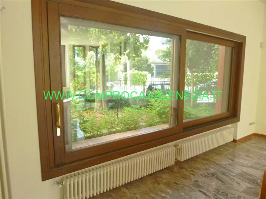 Immagine 21 di Villa in vendita  in via terraglio a Venezia