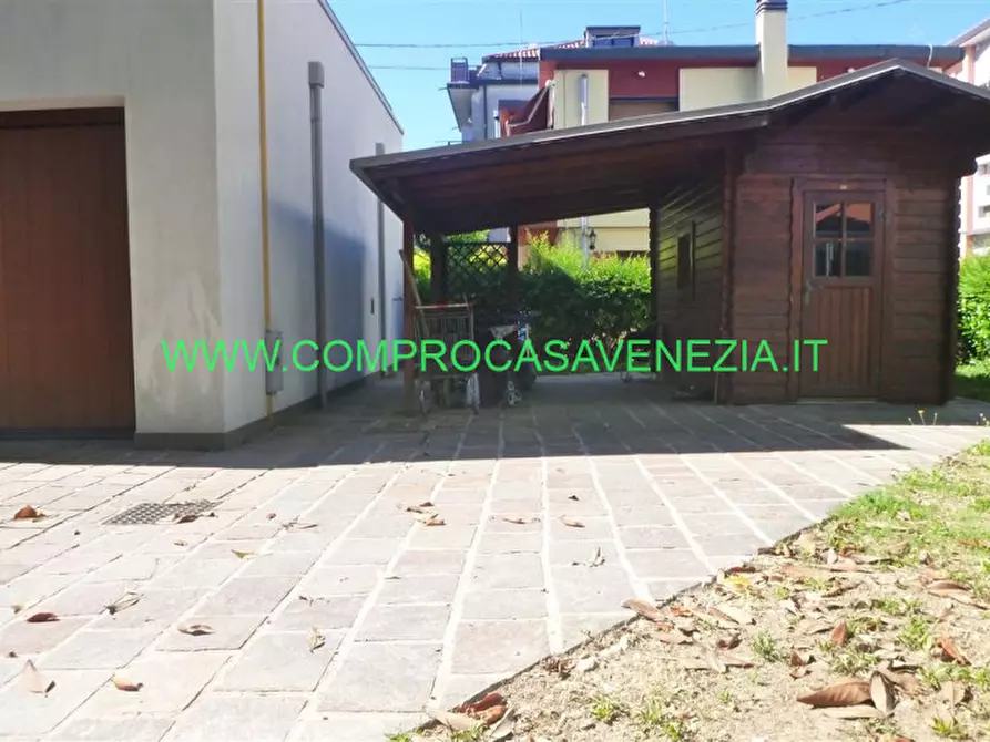Immagine 23 di Villa in vendita  in via terraglio a Venezia