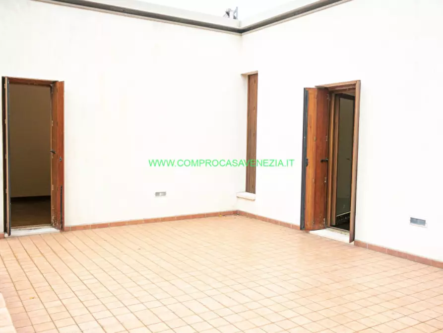 Immagine 31 di Villa in vendita  in via terraglio a Venezia