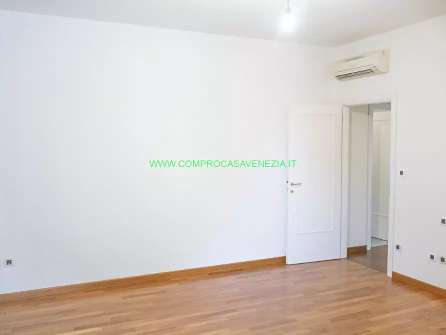 Immagine 33 di Villa in vendita  in via terraglio a Venezia