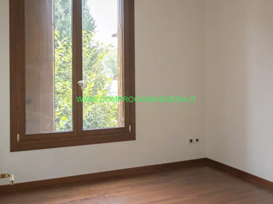 Immagine 34 di Villa in vendita  in via terraglio a Venezia