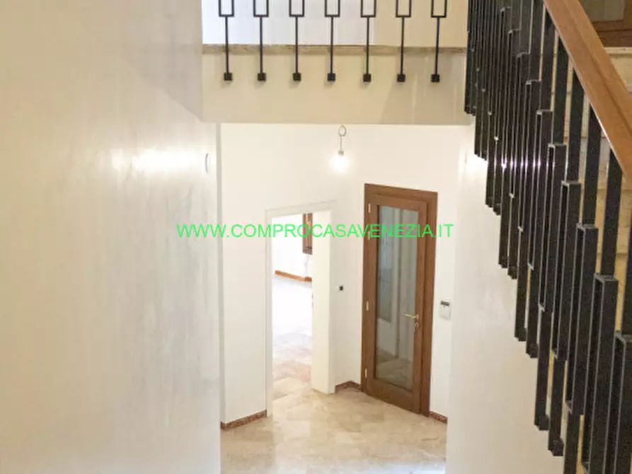 Immagine 46 di Villa in vendita  in via terraglio a Venezia
