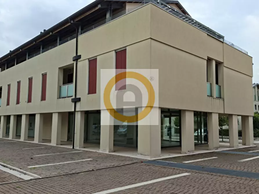 Immagine 2 di Negozio in affitto  a Rosà