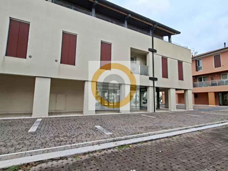 Immagine 5 di Negozio in affitto  a Rosà