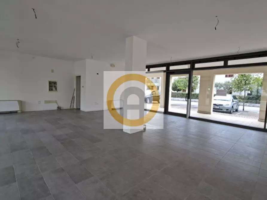 Immagine 6 di Negozio in affitto  a Rosà