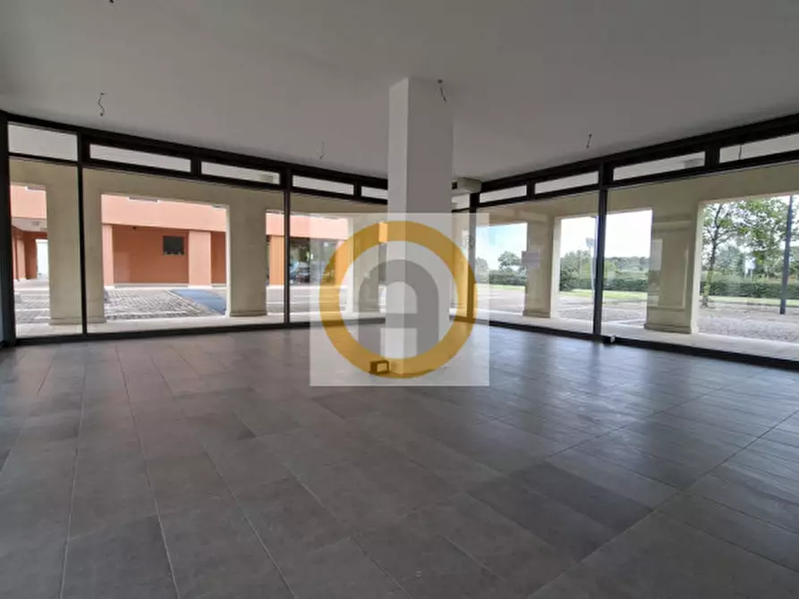 Immagine 8 di Negozio in affitto  a Rosà