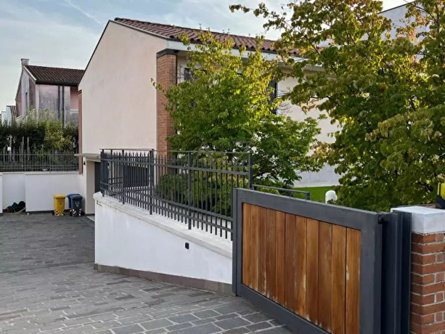 Immagine 5 di Casa indipendente in vendita  in Via Postioma a Castelfranco Veneto