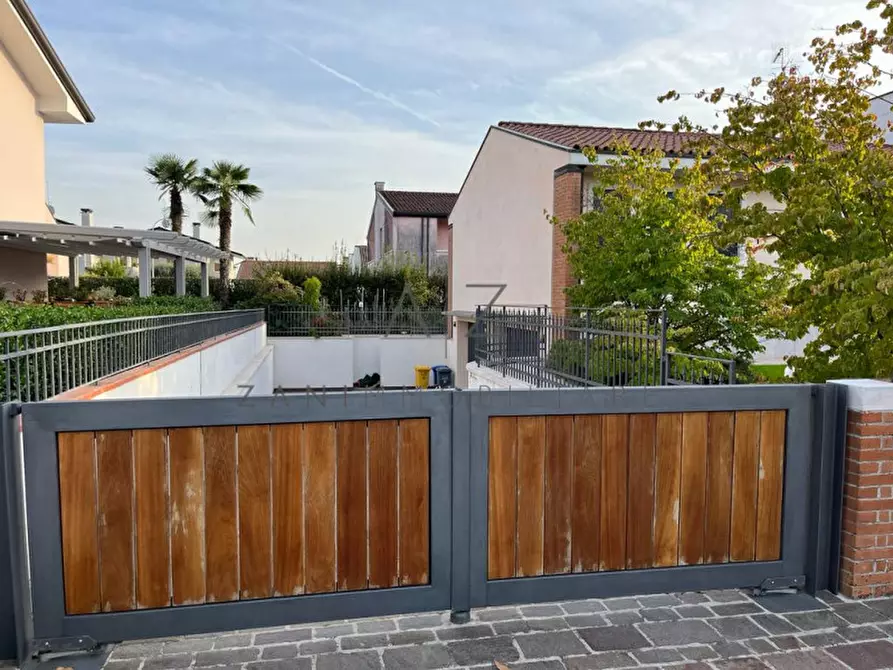Immagine 7 di Casa indipendente in vendita  in Via Postioma a Castelfranco Veneto