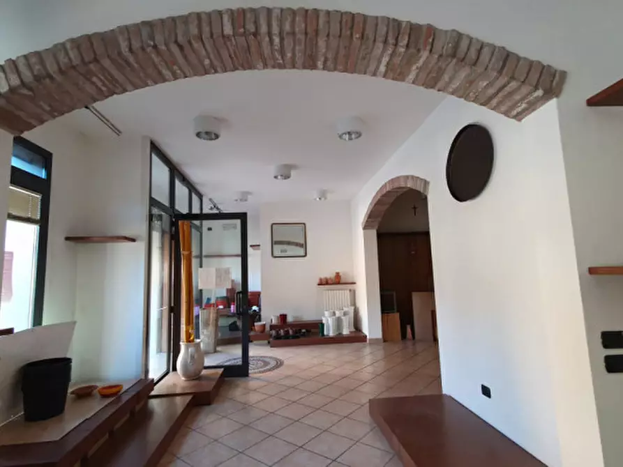 Immagine 3 di Negozio in vendita  in VIA ROMA a Mirandola