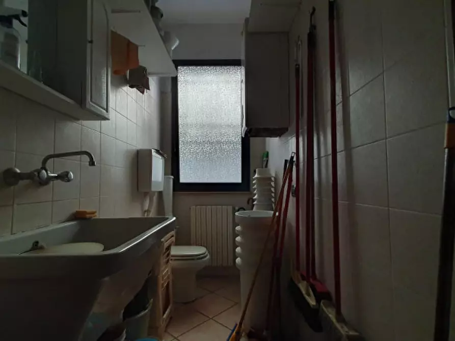 Immagine 8 di Negozio in vendita  in VIA ROMA a Mirandola