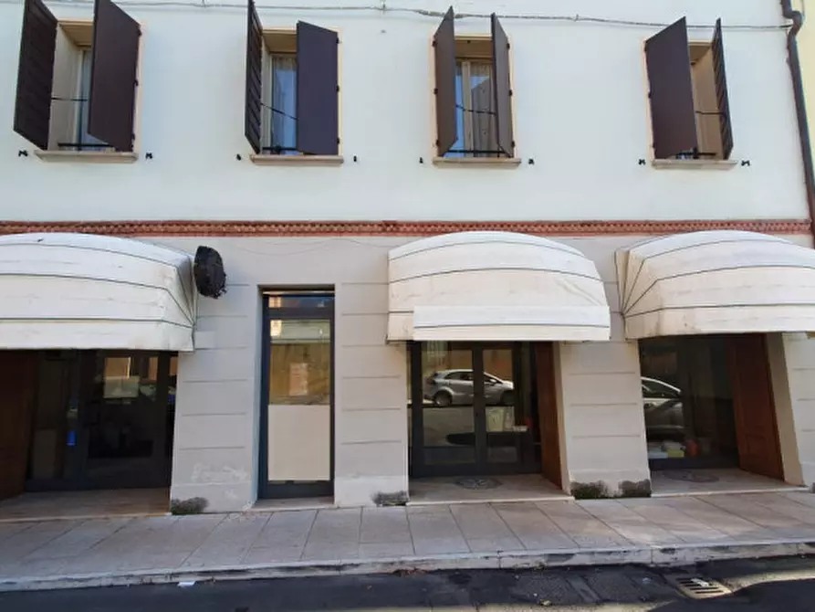 Immagine 9 di Negozio in vendita  in VIA ROMA a Mirandola