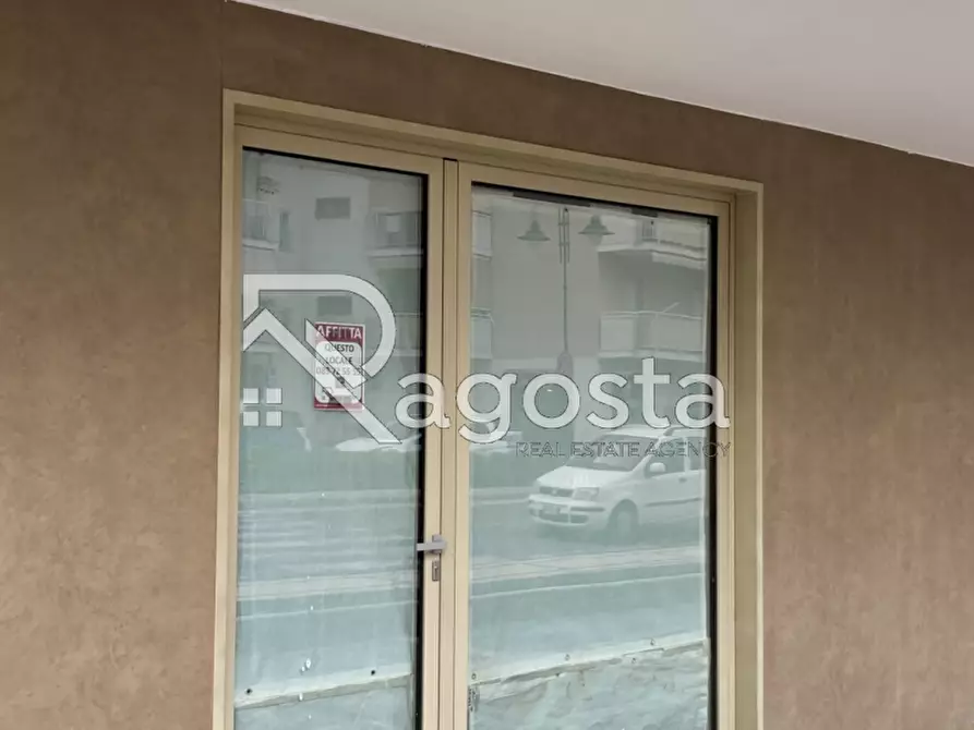 Immagine 2 di Negozio in affitto  in Via Roma a Pontecagnano Faiano