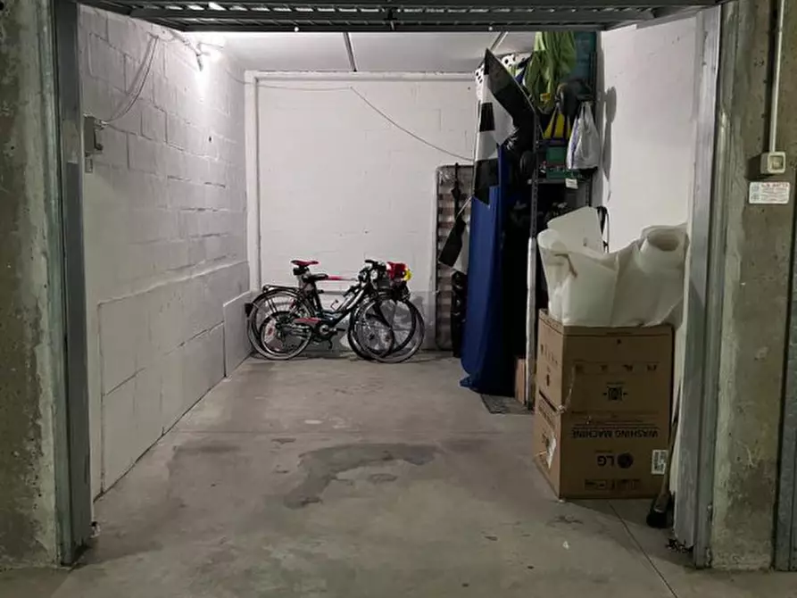 Immagine 1 di Garage in vendita  in corso vittorio veneto a Savona