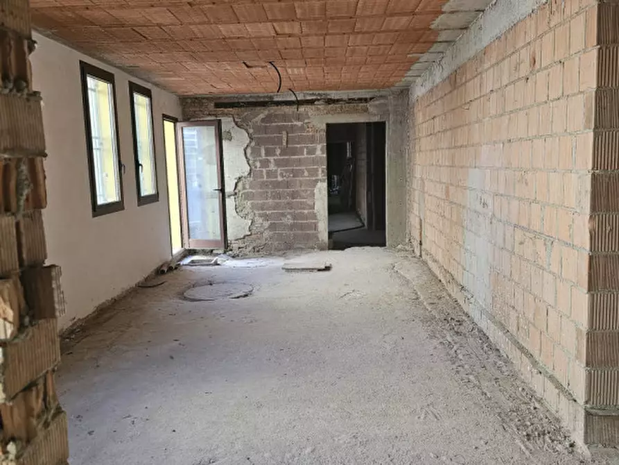 Immagine 10 di Negozio in affitto  in via ponte molino a Padova