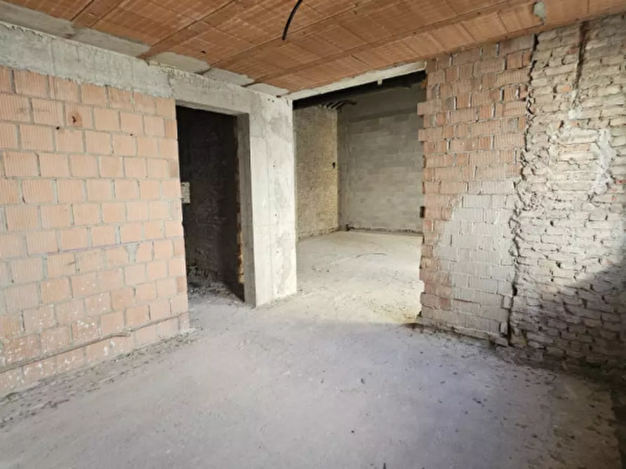 Immagine 11 di Negozio in affitto  in via ponte molino a Padova