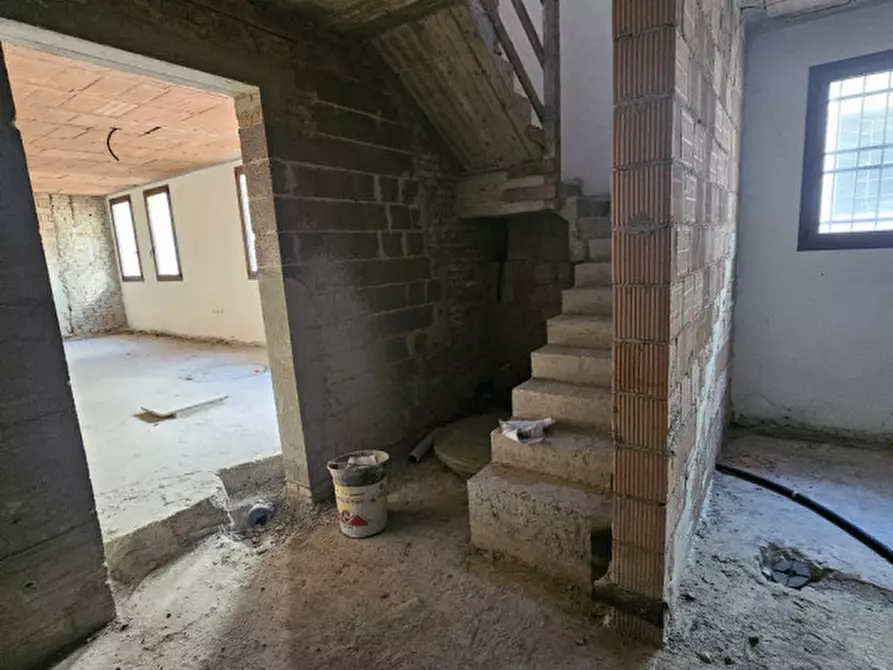 Immagine 12 di Negozio in affitto  in via ponte molino a Padova