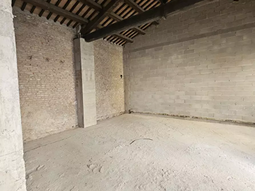 Immagine 14 di Negozio in affitto  in via ponte molino a Padova