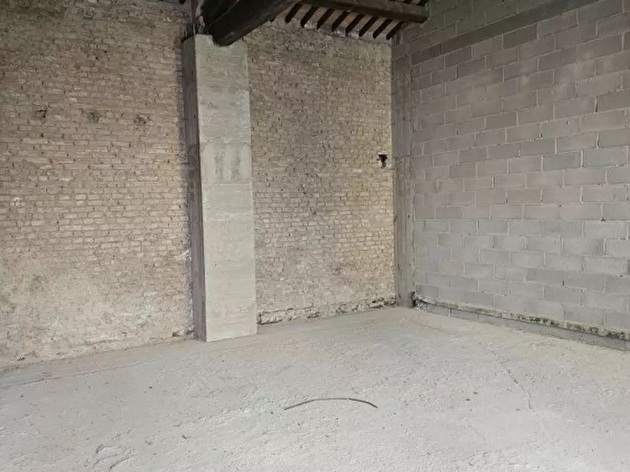 Immagine 15 di Negozio in affitto  in via ponte molino a Padova