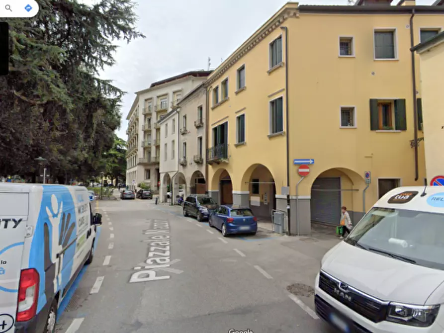 Immagine 18 di Negozio in affitto  in via ponte molino a Padova