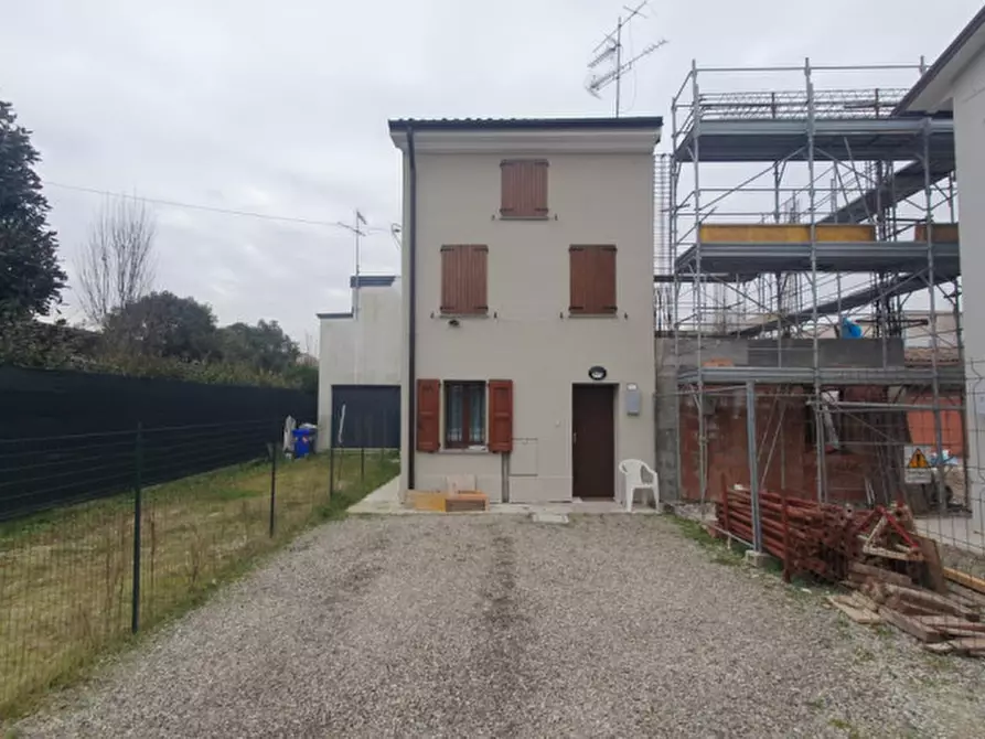 Immagine 1 di Casa indipendente in vendita  in VIA CHIESA SUD a Novi Di Modena
