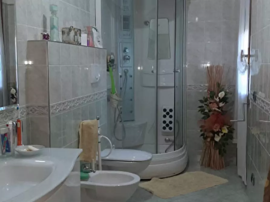 Immagine 20 di Villa in vendita  in via marche a Castano Primo