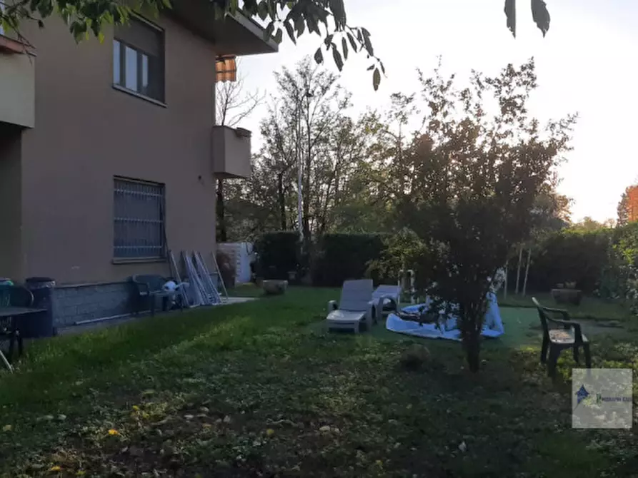 Immagine 30 di Villa in vendita  in via marche a Castano Primo