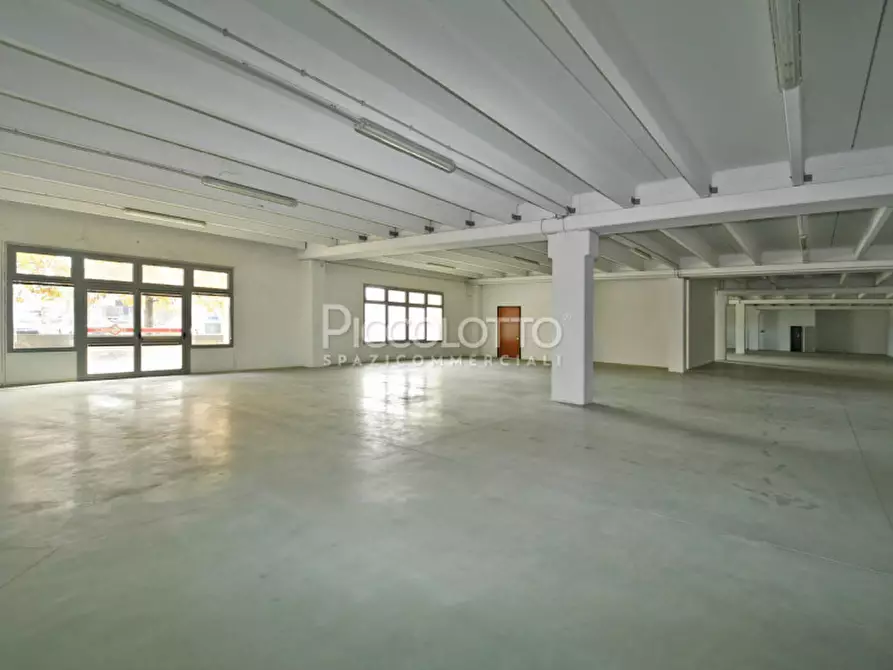 Immagine 5 di Attività commerciale in vendita  in via Castellana a Asolo