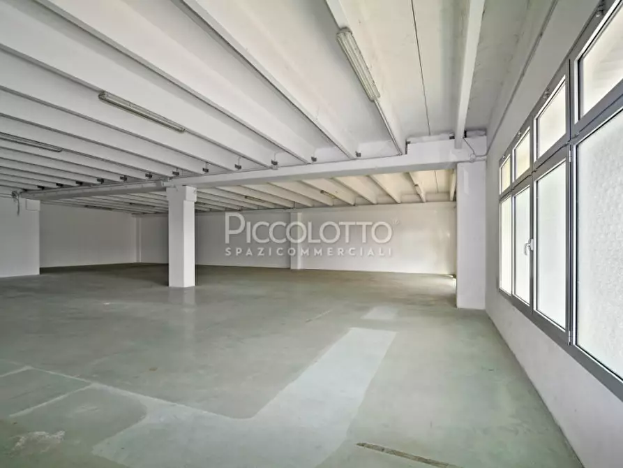 Immagine 7 di Attività commerciale in vendita  in via Castellana a Asolo