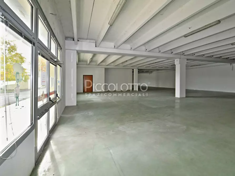 Immagine 8 di Attività commerciale in vendita  in via Castellana a Asolo