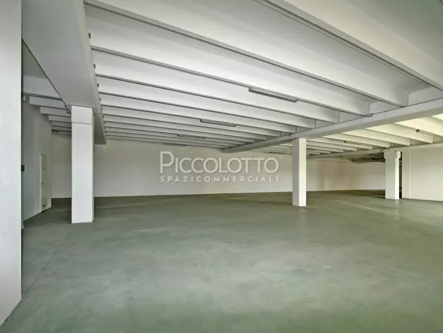 Immagine 12 di Attività commerciale in vendita  in via Castellana a Asolo