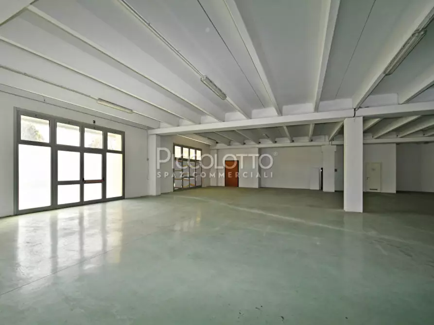 Immagine 13 di Attività commerciale in vendita  in via Castellana a Asolo