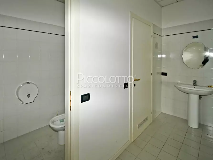 Immagine 14 di Attività commerciale in vendita  in via Castellana a Asolo