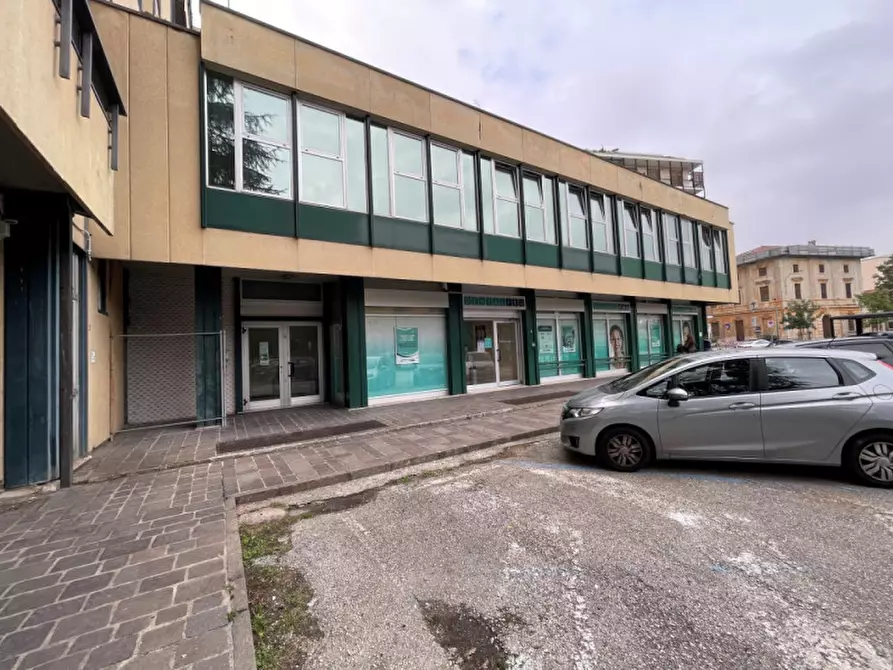 Immagine 1 di Negozio in vendita  in Viale Roma a Vicenza