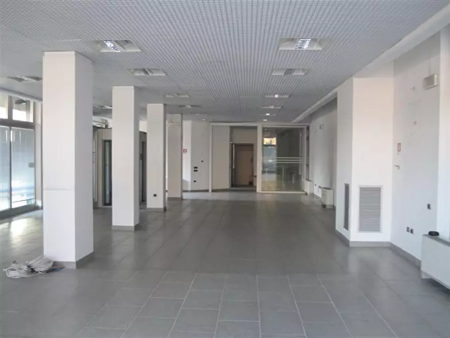 Immagine 2 di Negozio in vendita  in Viale Roma a Vicenza