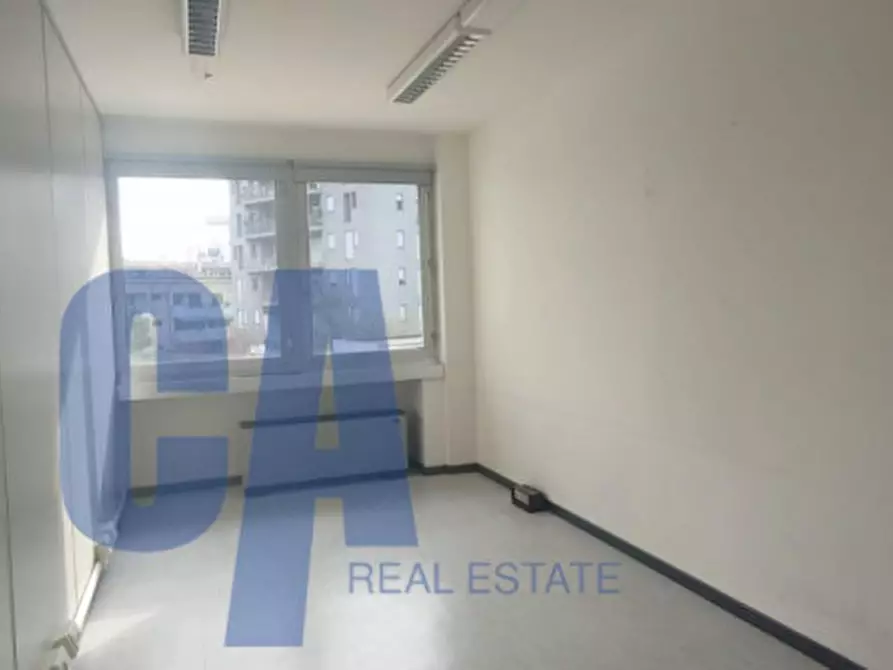 Immagine 16 di Ufficio in affitto  in VIA TONALE a Milano