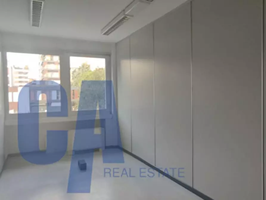 Immagine 24 di Ufficio in affitto  in VIA TONALE a Milano