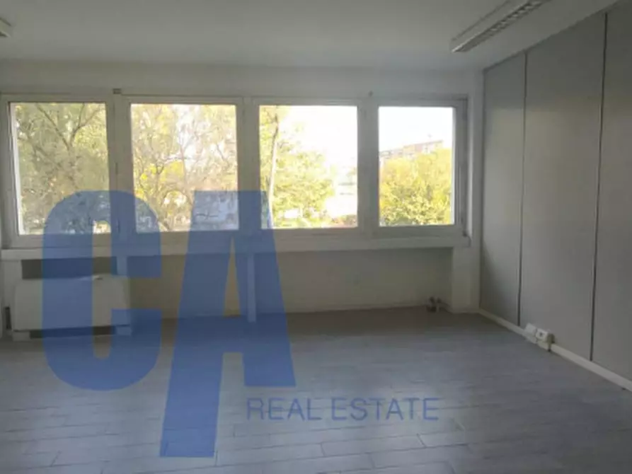 Immagine 4 di Ufficio in affitto  in VIA TONALE a Milano