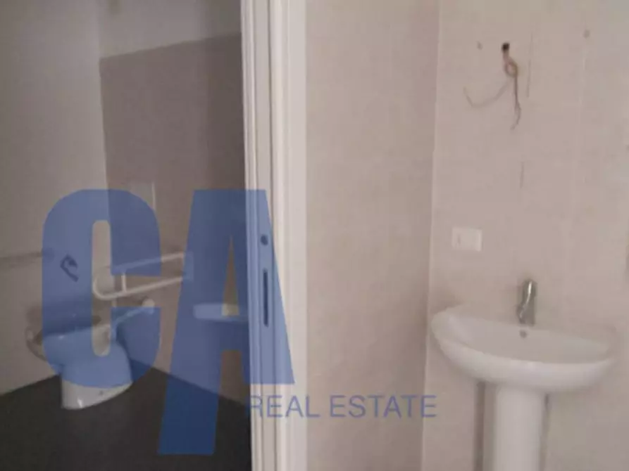 Immagine 11 di Ufficio in affitto  in VIA TONALE a Milano