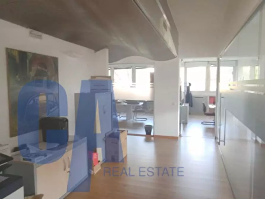 Immagine 3 di Ufficio in affitto  in VIA TONALE a Milano